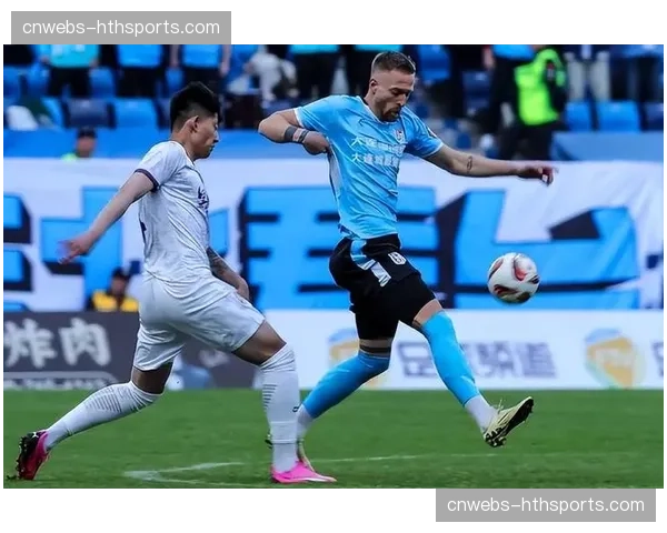 【2026年4月中超联赛·赛前·前瞻山东泰山客战上海海港，赛前训练重点演练五后卫低位防线