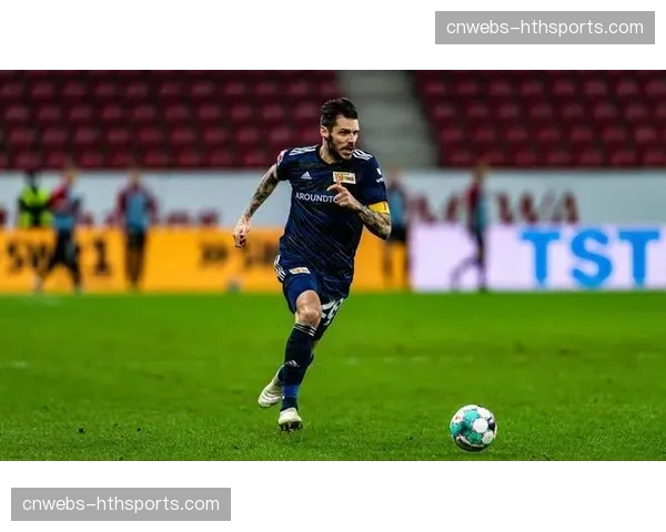 特写：柏林联老将特里梅尔在主场告别战中的领袖时刻